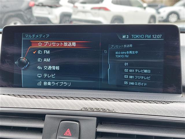 Ｍ３ Ｍ３　純正ナビ　ミュージックプレイヤー接続可　ＣＤ／ＤＶＤ再生　ＡＭ／ＦＭ　フルセグＴＶ　Ｂｌｕｅｔｏｏｔｈ接続　バックモニター　白革シート　Ｃｉｔｙブレーキ機能付き歩行者警告　ヘッドアップディスプレイ　（4枚目）