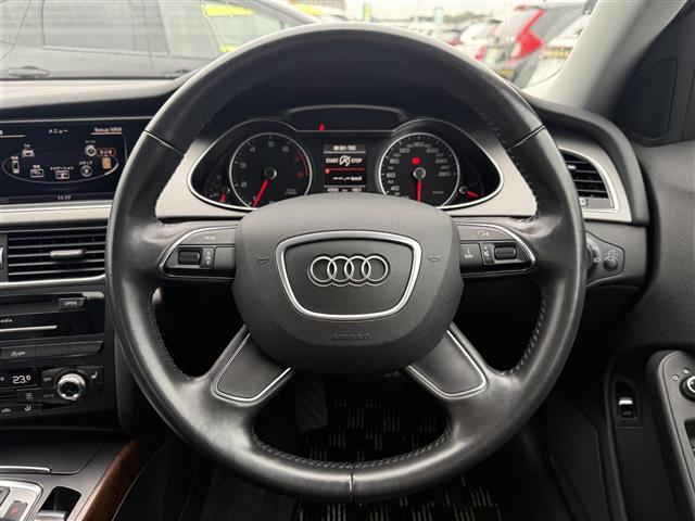 Ａ４ ２．０ＴＦＳＩ　ワンオーナー　ＥＴＣ　ドライブレコーダー　シートヒーター　バックカメラ　ブラックレザーシート　純正１７インチアルミホイール　スマートキー　横滑り防止装置　純正ワンセグＴＶ　純正フロアマット　（6枚目）