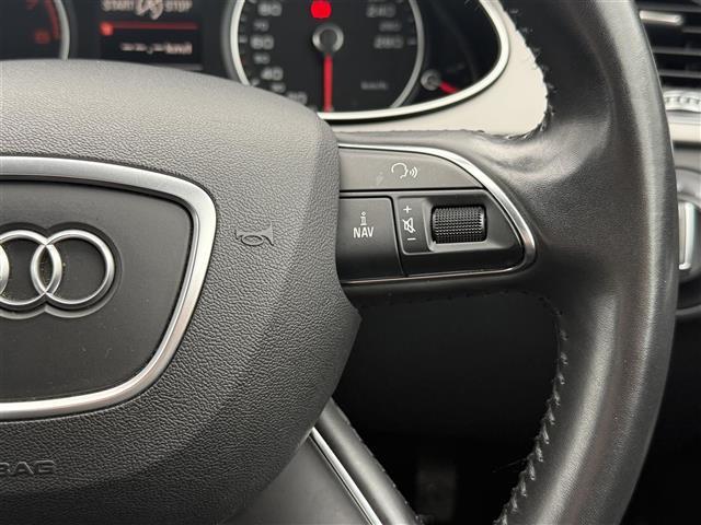 Ａ４ ２．０ＴＦＳＩ　ワンオーナー　ＥＴＣ　ドライブレコーダー　シートヒーター　バックカメラ　ブラックレザーシート　純正１７インチアルミホイール　スマートキー　横滑り防止装置　純正ワンセグＴＶ　純正フロアマット　（8枚目）