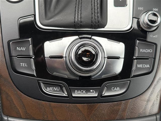Ａ４ ２．０ＴＦＳＩ　ワンオーナー　ＥＴＣ　ドライブレコーダー　シートヒーター　バックカメラ　ブラックレザーシート　純正１７インチアルミホイール　スマートキー　横滑り防止装置　純正ワンセグＴＶ　純正フロアマット　（12枚目）