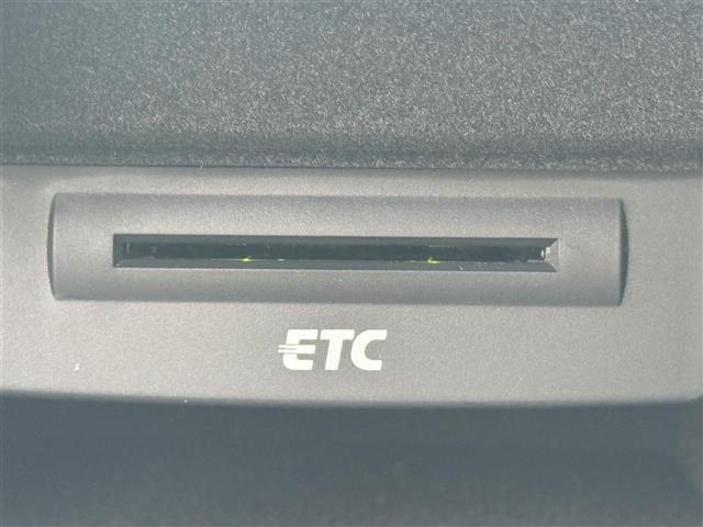 Ａ４ ２．０ＴＦＳＩ　ワンオーナー　ＥＴＣ　ドライブレコーダー　シートヒーター　バックカメラ　ブラックレザーシート　純正１７インチアルミホイール　スマートキー　横滑り防止装置　純正ワンセグＴＶ　純正フロアマット　（14枚目）