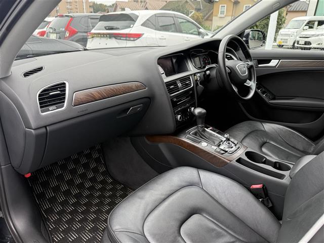 Ａ４ ２．０ＴＦＳＩ　ワンオーナー　ＥＴＣ　ドライブレコーダー　シートヒーター　バックカメラ　ブラックレザーシート　純正１７インチアルミホイール　スマートキー　横滑り防止装置　純正ワンセグＴＶ　純正フロアマット　（24枚目）