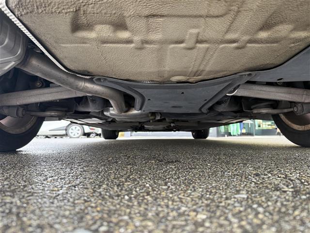 Ａ４ ２．０ＴＦＳＩ　ワンオーナー　ＥＴＣ　ドライブレコーダー　シートヒーター　バックカメラ　ブラックレザーシート　純正１７インチアルミホイール　スマートキー　横滑り防止装置　純正ワンセグＴＶ　純正フロアマット　（34枚目）
