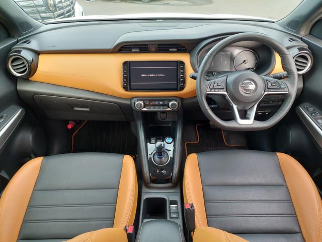 キックス Ｘ　ツートーンインテリアエディション　アラウンドビューモニター　プロパイロット　エマージェンシーブレーキ　純正ナビ　フルセグＴＶ　ＥＴＣ　ドライブレコーダー　革シート　シートヒーター　ステアリングヒーター　純正アルミホイール　スマートキー（2枚目）