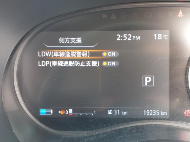 キックス Ｘ　ツートーンインテリアエディション　アラウンドビューモニター　プロパイロット　エマージェンシーブレーキ　純正ナビ　フルセグＴＶ　ＥＴＣ　ドライブレコーダー　革シート　シートヒーター　ステアリングヒーター　純正アルミホイール　スマートキー（10枚目）