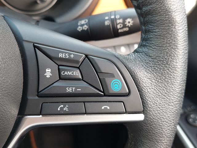 キックス Ｘ　ツートーンインテリアエディション　アラウンドビューモニター　プロパイロット　エマージェンシーブレーキ　純正ナビ　フルセグＴＶ　ＥＴＣ　ドライブレコーダー　革シート　シートヒーター　ステアリングヒーター　純正アルミホイール　スマートキー（14枚目）