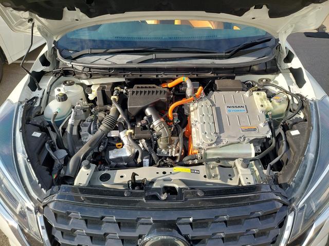 キックス Ｘ　ツートーンインテリアエディション　アラウンドビューモニター　プロパイロット　エマージェンシーブレーキ　純正ナビ　フルセグＴＶ　ＥＴＣ　ドライブレコーダー　革シート　シートヒーター　ステアリングヒーター　純正アルミホイール　スマートキー（75枚目）