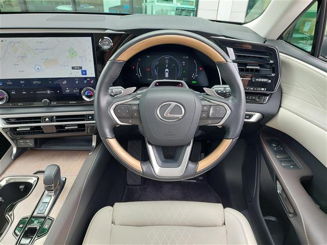 RX RX350h バージョンL サンルーフ レクサスセーフティ BSM HUD 純正ナビ 全周囲カメラ デジタルインナーミラー 駐車支援 白レザーシート シートヒーター ベンチレーション パワーシート 電動リアゲート パドルシフト(10枚目)