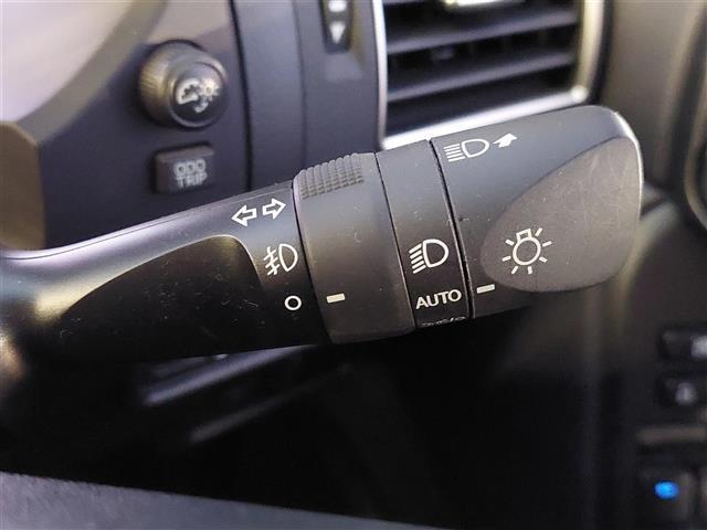 ランドクルーザープラド TX Lパッケージ ワンオーナー 衝突軽減 4WD 純正ナビ バックカメラ レザーシート D/Nパワーシート MTモード付AT コーナーセンサー 純正17インチアルミホイール エンジンスタートボタン スマートキー Bカメ(9枚目)