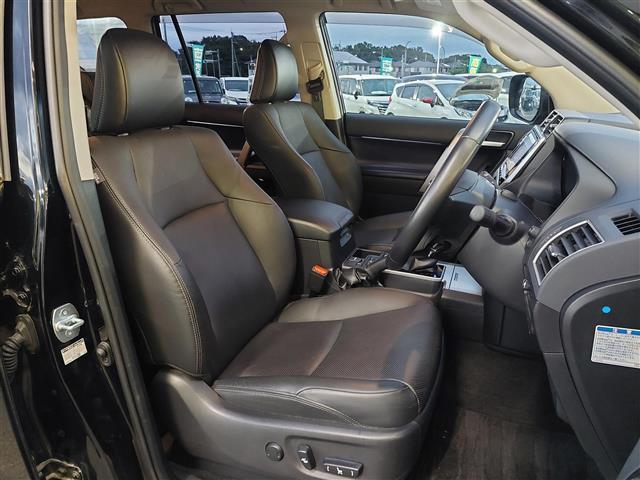 ランドクルーザープラド TX Lパッケージ ワンオーナー 衝突軽減 4WD 純正ナビ バックカメラ レザーシート D/Nパワーシート MTモード付AT コーナーセンサー 純正17インチアルミホイール エンジンスタートボタン スマートキー Bカメ(27枚目)