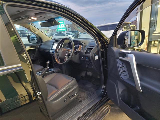 ランドクルーザープラド TX Lパッケージ ワンオーナー 衝突軽減 4WD 純正ナビ バックカメラ レザーシート D/Nパワーシート MTモード付AT コーナーセンサー 純正17インチアルミホイール エンジンスタートボタン スマートキー Bカメ(28枚目)