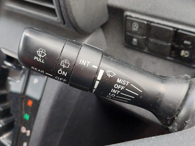 シエンタ Ｘ　ＴＲＤエアロ　純正ナビ　フルセグＴＶ　バックカメラ　ＥＴＣ　片側電動スライドドア　ドアバイザー　アイドリングストップ　横滑り防止装置　電動格納ミラー　フロントフォグ　社外アルミホイール　リモコンキー（9枚目）