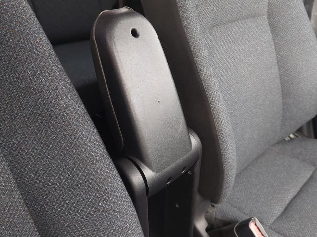 シエンタ Ｘ　ＴＲＤエアロ　純正ナビ　フルセグＴＶ　バックカメラ　ＥＴＣ　片側電動スライドドア　ドアバイザー　アイドリングストップ　横滑り防止装置　電動格納ミラー　フロントフォグ　社外アルミホイール　リモコンキー（18枚目）