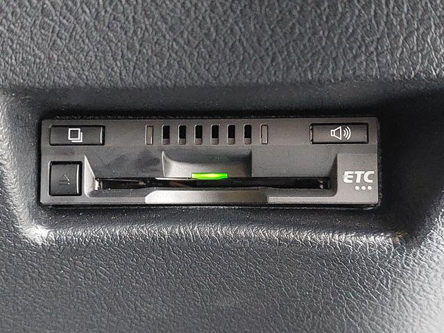 シエンタ Ｇ　クエロ　モデリスタエアロ　トヨタセーフティセンス　純正ナビ　フルセグＴＶ　バックカメラ　ＥＴＣ　ドライブレコーダー　両側電動スライドドア　シートヒーター　ハーフレザーシート　純正アルミホイール　スマートキー（7枚目）