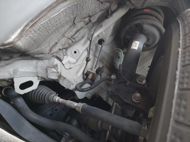 シエンタ Ｇ　クエロ　モデリスタエアロ　トヨタセーフティセンス　純正ナビ　フルセグＴＶ　バックカメラ　ＥＴＣ　ドライブレコーダー　両側電動スライドドア　シートヒーター　ハーフレザーシート　純正アルミホイール　スマートキー（10枚目）