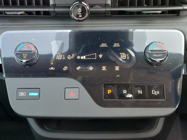 セレナ e-パワー ハイウェイスターV 登録済未使用車 12型DA 全方位カメラ ETC2.0 プロパイロット インテリジェントルームミラー 後席モニター ドライブレコーダー LEDライト コーナーセンサー 衝突軽減ブレーキ VDC LDP(11枚目)