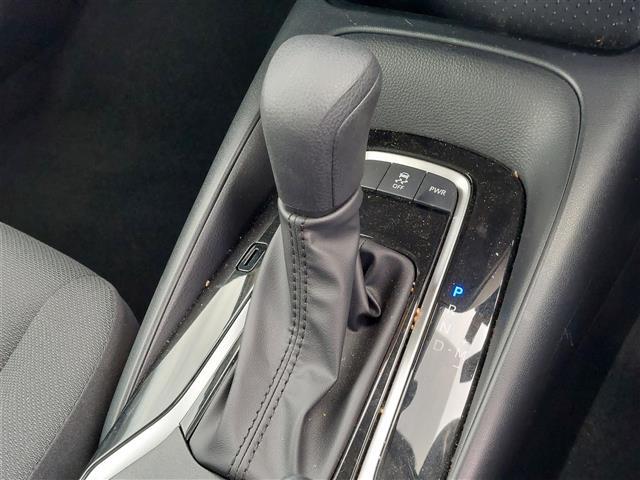 カローラ Ｘ　セーフティセンス　純正ナビ　バックカメラ　ビルトインＥＴＣ　ブラインドスポットモニタ　クリアランスソナー　イモビライザー　スマートキ－　横滑防止装置　ＡＢＳ　ワンオーナー　ＬＥＤヘッドランプ　ＥＴＣ（9枚目）