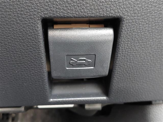 カローラ Ｘ　セーフティセンス　純正ナビ　バックカメラ　ビルトインＥＴＣ　ブラインドスポットモニタ　クリアランスソナー　イモビライザー　スマートキ－　横滑防止装置　ＡＢＳ　ワンオーナー　ＬＥＤヘッドランプ　ＥＴＣ（15枚目）