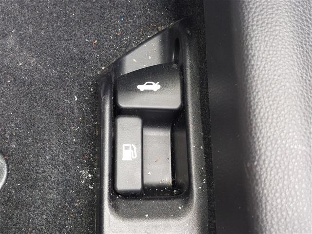 カローラ Ｘ　セーフティセンス　純正ナビ　バックカメラ　ビルトインＥＴＣ　ブラインドスポットモニタ　クリアランスソナー　イモビライザー　スマートキ－　横滑防止装置　ＡＢＳ　ワンオーナー　ＬＥＤヘッドランプ　ＥＴＣ（16枚目）