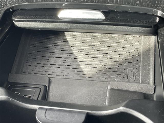 GLB GLB200d 4マチック AMGライン 1オーナー レーダーセーフティP 純正ナビ TV 360° ACC 純正19インチAW LED アンビエントライト 電動リアゲート BSM クリアランスソナー ハーフ革 メモリパワーシート シートヒー(14枚目)