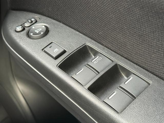 N-ONE RS 純正ナビ ホワイトレタータイヤ 衝突軽減ブレーキ ドラレコ バックカメラ ETC パドルシフト ハーフレザーシート LEDライト USBポート スマートキー プッシュスタート アイドリングストップ(18枚目)