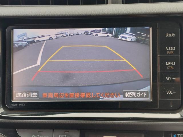 アクア S 純正ナビ フルセグTV バックカメラ シートヒーター プッシュスタート ステアリングスイッチ LEDヘッドライト オートライト ドアバイザー 社外アルミホイール スマートキー 横滑り防止装置 イモビ(4枚目)