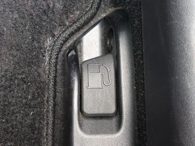 アクア S 純正ナビ フルセグTV バックカメラ シートヒーター プッシュスタート ステアリングスイッチ LEDヘッドライト オートライト ドアバイザー 社外アルミホイール スマートキー 横滑り防止装置 イモビ(10枚目)