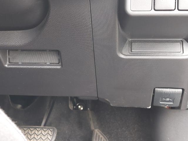 アクア S 純正ナビ フルセグTV バックカメラ シートヒーター プッシュスタート ステアリングスイッチ LEDヘッドライト オートライト ドアバイザー 社外アルミホイール スマートキー 横滑り防止装置 イモビ(18枚目)