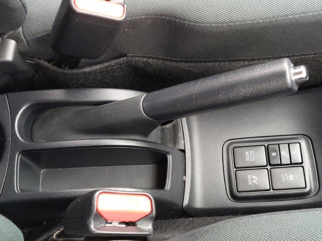 アクア S 純正ナビ フルセグTV バックカメラ シートヒーター プッシュスタート ステアリングスイッチ LEDヘッドライト オートライト ドアバイザー 社外アルミホイール スマートキー 横滑り防止装置 イモビ(20枚目)