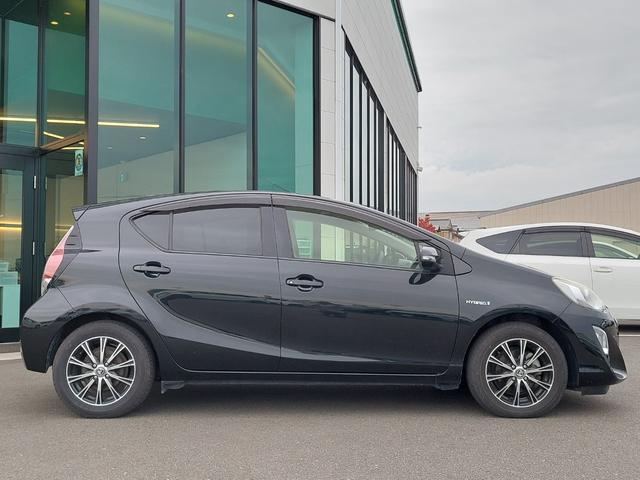 アクア S 純正ナビ フルセグTV バックカメラ シートヒーター プッシュスタート ステアリングスイッチ LEDヘッドライト オートライト ドアバイザー 社外アルミホイール スマートキー 横滑り防止装置 イモビ(71枚目)