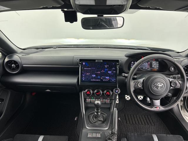 ＧＲ８６ ＲＺ　１０インチナビ　Ｂｌｕｅｔｏｏｔｈ接続　純正アルミホイール　プッシュスタート　空力パッケージ　フルセグテレビ　バックカメラ　前席シートヒーター　前後ドライブレコーダー　クルーズコントロール　ＢＴ接続（2枚目）