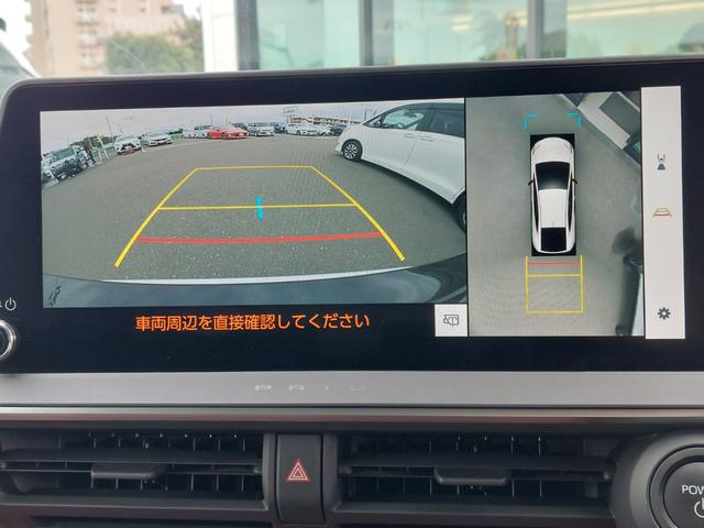 【パノラミックビューモニター】クルマを真上から見下ろした視点で駐車をサポートします！クルマの斜め後ろや真横など、いち早く障害物に気が付くことができます。