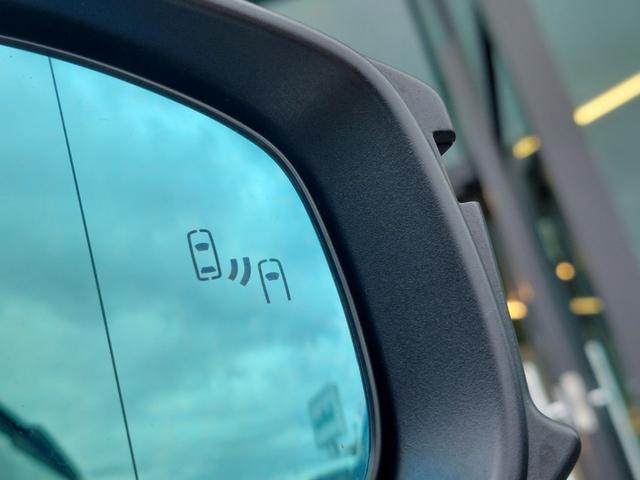 【ブラインドスポットモニター（ＢＳＭ）】ドアミラーでは確認しにくい、後側方エリアに存在するクルマや、急接近してくるクルマを感知してお知らせすることで、不意の衝突を回避をサポートします！