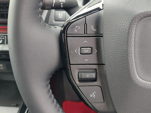 【ステアリングスイッチ】手元のボタンから、オーディオやナビなどの操作ができるので、よそ見をせずに安全に運転に集中できます！