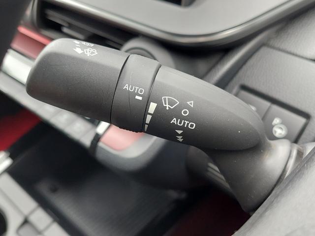 【オートワイパー（ＡＵＴＯ）】雨が降り出した時に、雨滴検出用センサー（レインセンサー）が雨滴を感知すると、自動でワイパーが動作します。