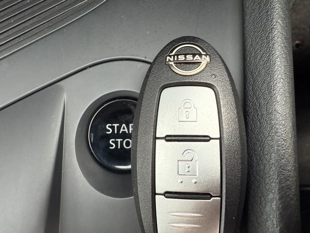ノート S ワンオーナー 純正9型ナビ 全方位カメラ 衝突軽減 ETC ドラレコ インテリジェントミラー コーナーセンサー LEDライト フォグランプ USBポート プッシュスタート スマートキー スペアキー(22枚目)