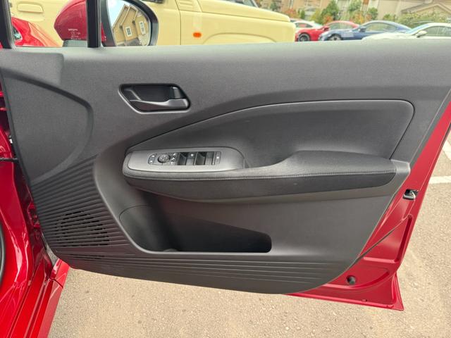 ノート S ワンオーナー 純正9型ナビ 全方位カメラ 衝突軽減 ETC ドラレコ インテリジェントミラー コーナーセンサー LEDライト フォグランプ USBポート プッシュスタート スマートキー スペアキー(27枚目)