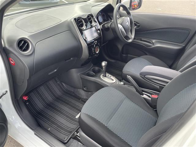 ノート Ｘ　ＤＩＧ－Ｓ　ＴＶ　ＥＴＣ　ドライブレコーダー　ナビ　ＬＥＤヘッドライト　純正１５インチアルミホイール　パノラミックビューモニター　スマートキー　プッシュスタート　スペアキー　横滑り防止装置　純正フロアマット（17枚目）