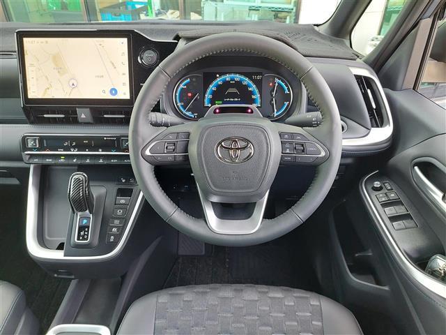 ヴォクシー ハイブリッドS-Z 快適利便パッケージHigh シートヒーター トヨタセーフティセンス パノラミックビューモニター アドバンスドパーク レーダークルーズコントロール 純正ナビ 後席モニター ハーフレザー 純正アルミW(10枚目)