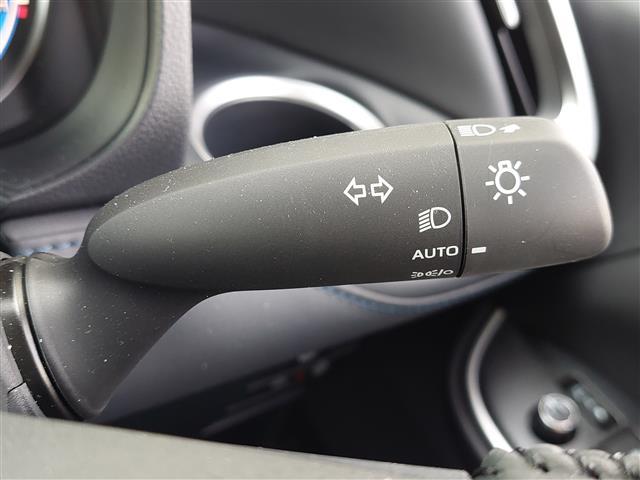 ヴォクシー ハイブリッドS-Z 快適利便パッケージHigh シートヒーター トヨタセーフティセンス パノラミックビューモニター アドバンスドパーク レーダークルーズコントロール 純正ナビ 後席モニター ハーフレザー 純正アルミW(21枚目)