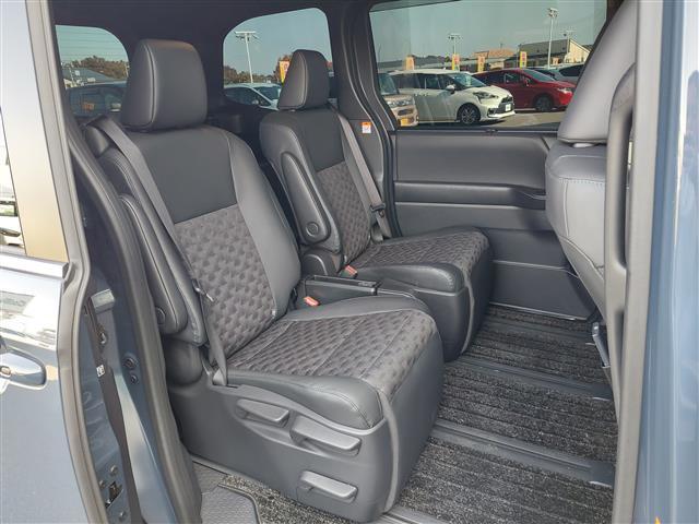 ヴォクシー ハイブリッドS-Z 快適利便パッケージHigh シートヒーター トヨタセーフティセンス パノラミックビューモニター アドバンスドパーク レーダークルーズコントロール 純正ナビ 後席モニター ハーフレザー 純正アルミW(25枚目)