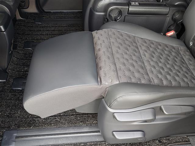 ヴォクシー ハイブリッドS-Z 快適利便パッケージHigh シートヒーター トヨタセーフティセンス パノラミックビューモニター アドバンスドパーク レーダークルーズコントロール 純正ナビ 後席モニター ハーフレザー 純正アルミW(29枚目)