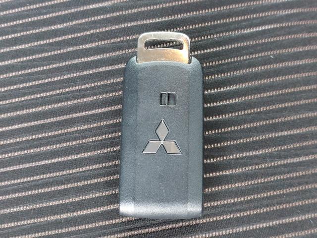 ｅＫカスタム Ｔ　純正ナビ　フルセグＴＶ　バックカメラ　ＥＴＣ　プッシュスタート　ＨＩＤヘッドライト　オートライト　ドアバイザー　電動格納ドアミラー　純正フロアマット　１５インチ純正アルミホイール　スマートキー　Ｓキー（27枚目）