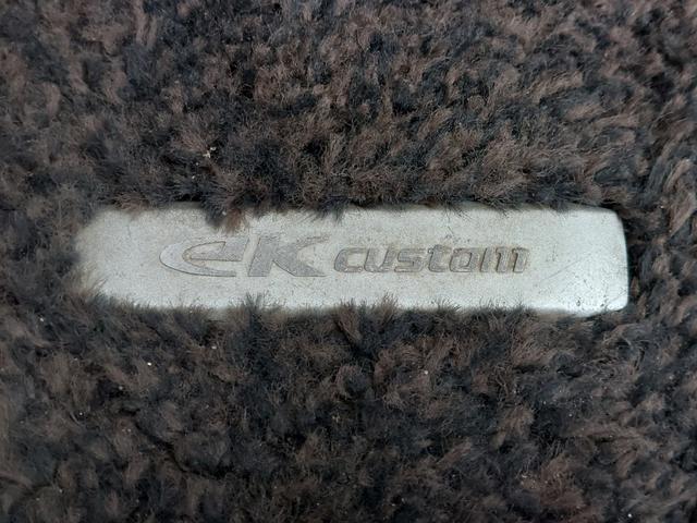 ｅＫカスタム Ｔ　純正ナビ　フルセグＴＶ　バックカメラ　ＥＴＣ　プッシュスタート　ＨＩＤヘッドライト　オートライト　ドアバイザー　電動格納ドアミラー　純正フロアマット　１５インチ純正アルミホイール　スマートキー　Ｓキー（30枚目）