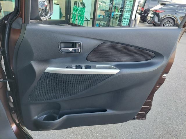 ｅＫカスタム Ｔ　純正ナビ　フルセグＴＶ　バックカメラ　ＥＴＣ　プッシュスタート　ＨＩＤヘッドライト　オートライト　ドアバイザー　電動格納ドアミラー　純正フロアマット　１５インチ純正アルミホイール　スマートキー　Ｓキー（32枚目）