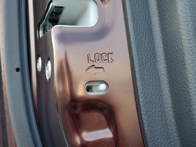 ｅＫカスタム Ｔ　純正ナビ　フルセグＴＶ　バックカメラ　ＥＴＣ　プッシュスタート　ＨＩＤヘッドライト　オートライト　ドアバイザー　電動格納ドアミラー　純正フロアマット　１５インチ純正アルミホイール　スマートキー　Ｓキー（40枚目）