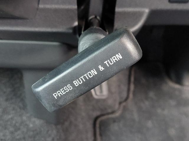 ハイエースバン スーパーＧＬ　ダーク　プライムＩＩ　ベッドキット　バンパーガード　ヒッチメンバー　ＴＲＤマッドガード　トヨタセーフティセンスＣ　パノラミックビューモニター　社外ナビ　フルセグＴＶ　ＥＴＣ　ドライブレコーダー　社外アルミホイール（24枚目）