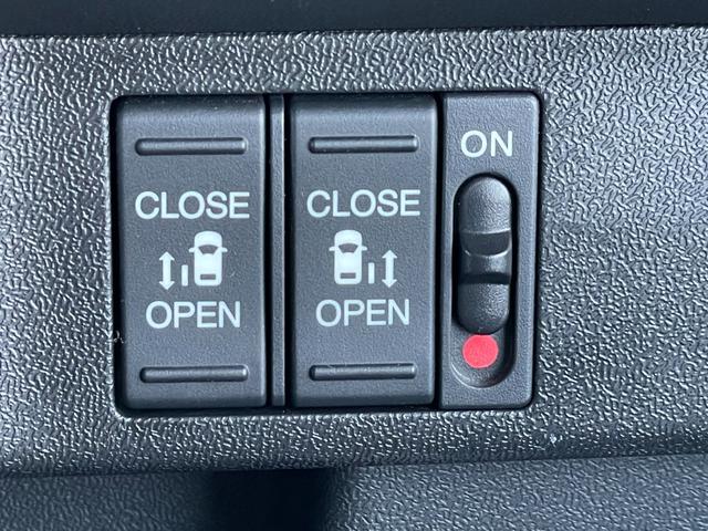 ステップワゴンスパーダ スパーダ ホンダセンシング 純正ナビ バックカメラ 後席モニター ETC2.0 アダプティブクルーズコントロール パドルシフト LEDライト 両側電動スライドドア ドラレコ 背面テーブル サンシェード LKA 純正アルミホイール(21枚目)