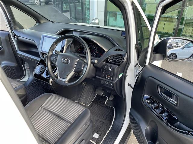 ヴォクシー ZS 煌II 純正ナビ フルセグTV バックカメラ 後席モニター ETC2.0 ドラレコ トヨタセーフティセンス クルコン コーナーセンサー 両側電動スライドドア シートバックテーブル 純正アルミホイール(7枚目)