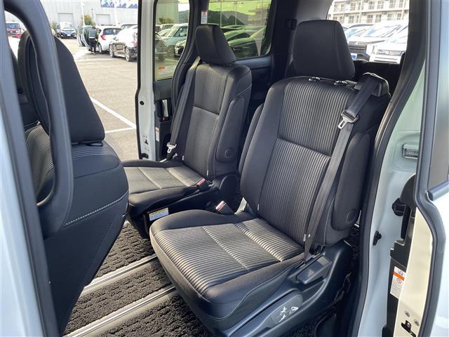 ヴォクシー ZS 煌II 純正ナビ フルセグTV バックカメラ 後席モニター ETC2.0 ドラレコ トヨタセーフティセンス クルコン コーナーセンサー 両側電動スライドドア シートバックテーブル 純正アルミホイール(12枚目)